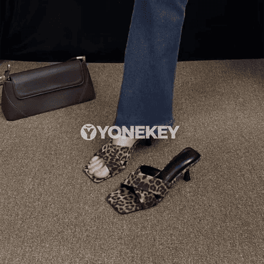 Leopard çaply ýokary ökçeli zenan sandal — ýazky moda stil