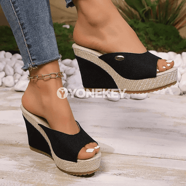 Zenanlar üçin platformaly ýükeldiji sandallar, tomusky rahat model
