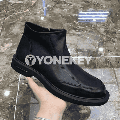 Erkekler üçin niýetlenen gyş paslynda geýilýän, aýakgaplar.