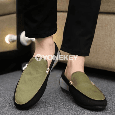 Erkekler üçin ýeňil slip-on gündelik köwüşler, giň ölçegli