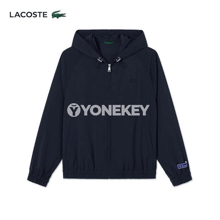 Erkekler üçin Lacoste markaly ýuka kurtka.