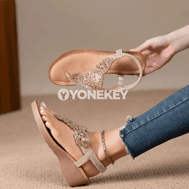 Zenanlar üçin boho stilindäki tomus sandallary, daşly ökjeli