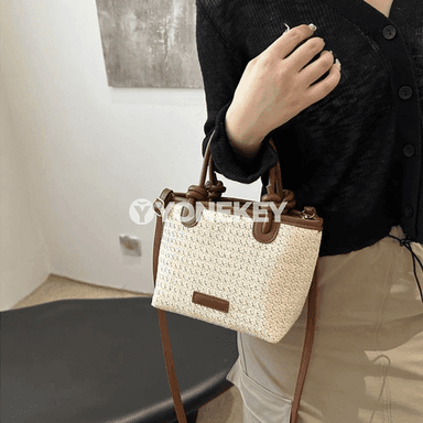 Aýal-gyzlar üçin samandan örülen bucket crossbody sumka
