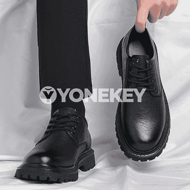 Erkekler üçin niýetlenen owadan, güýz paslynda geýilýän, deri iş aýakgaplary.