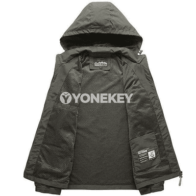 Erkekler üçin ýeňil suw geçirmeýän windbreaker kurtka, kapýuşonly