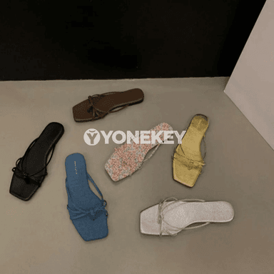 Tomus zenan sandallary, tekiz dabany, ýeňil we dem alýan görnüş