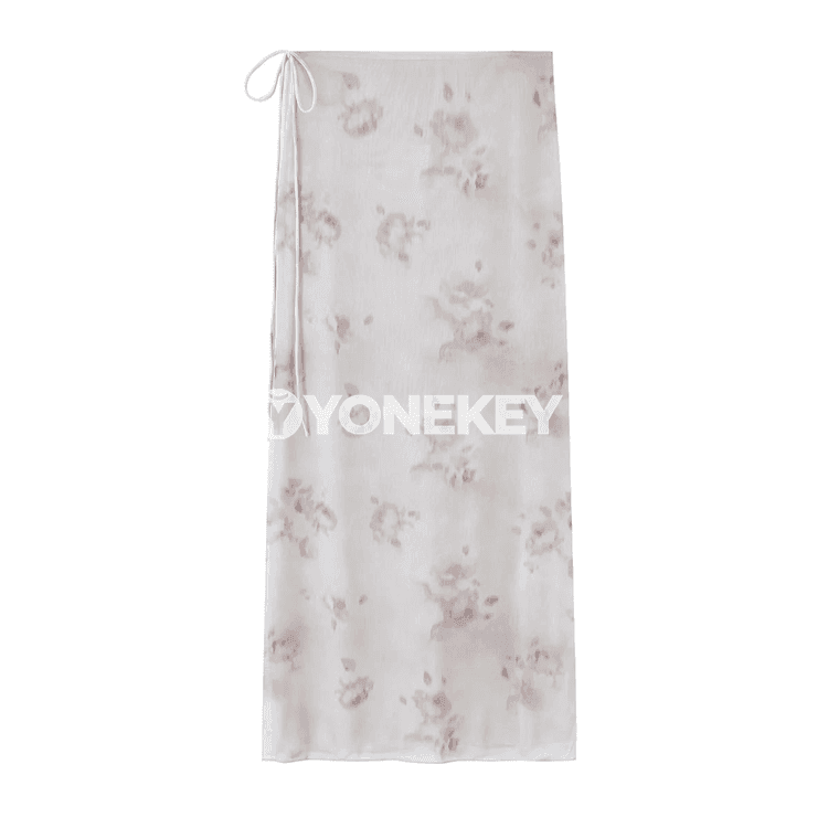 Aýal-gyzlar üçin floral tomus ýubkasy, ýokary belli ýeňil model