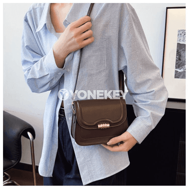Gyzlar üçin niýetlenilen täze model owadan sumka.