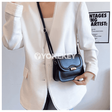 Gyzlar üçin niýetlenilen täze model owadan sumka.
