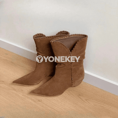 Özboluşly ökjeli süet zenan ädikleri, burunlary ujyly, güýz möwsümi üçin