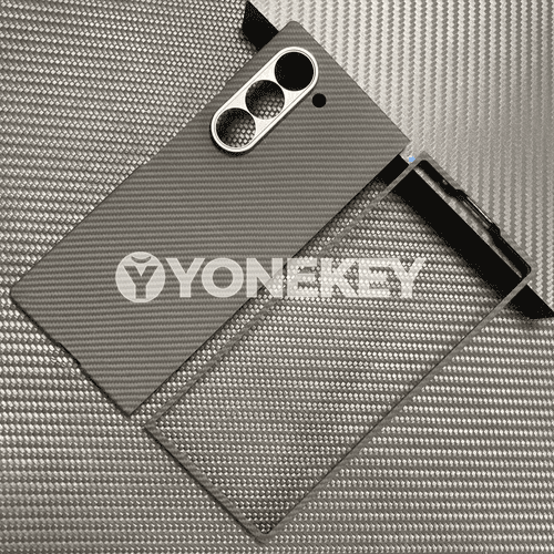 Samsung Z Fold telefonlar üçin owadan ekran goragçysy we çeholy.