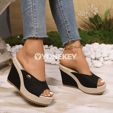 Zenanlar üçin platformaly ýükeldiji sandallar, tomusky rahat model