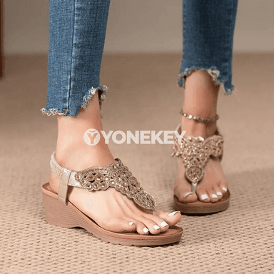 Zenanlar üçin boho stilindäki tomus sandallary, daşly ökjeli