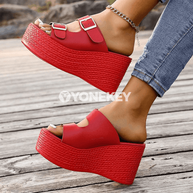 Zenanlar üçin ýazlyk platformaly glitter sandallar