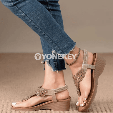 Zenanlar üçin boho stilindäki tomus sandallary, daşly ökjeli