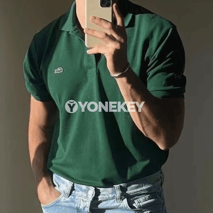 Erkekler üçin Lacoste markaly köýnek.