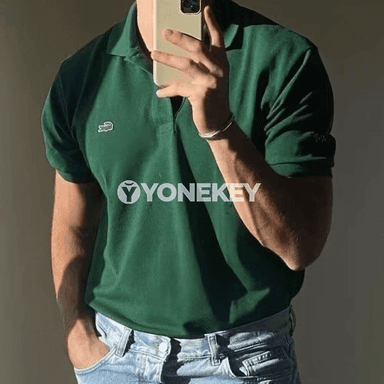 Erkekler üçin Lacoste markaly köýnek.