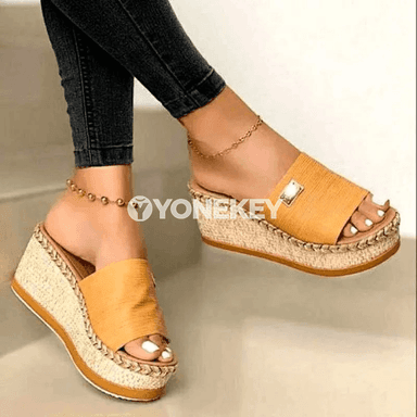 Aýal-gyzlar üçin ýazlyk platformaly şypbyklar we wedge sandal köwüşler