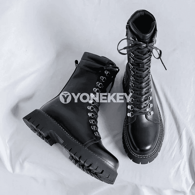 Erkekler üçin deri ýokary boýun ly boots, gara, klassiki