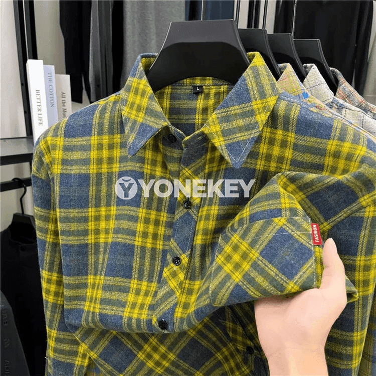 Erkekler üçin ýyly, düşnükli nagyşly flanel köýnek