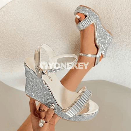 Aýal-gyzlar üçin seýkelli platformaly sandal, ýokary ökçeli