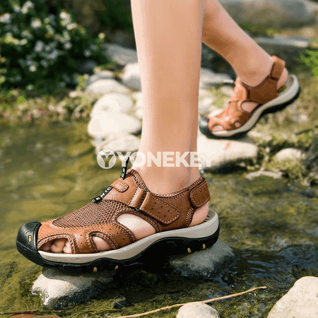 Erkekler üçin tomus sandal: dem alýan, ýeňil we rahat günlük model