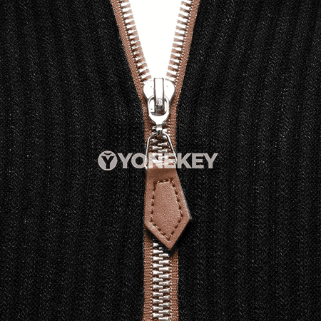 Erkekler üçin zolakly uzyn ýeňli, ýarym zipli gündelik switer