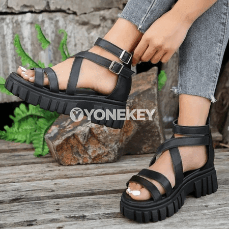 Zenanlar üçin platformaly Roman sandallar, tomusky rahat model