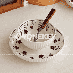 Aşhanada ulanmak üçin tarelka