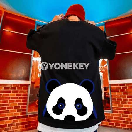 Erkekler üçin panda şekilli gara-ak giň köýnek, M-8XL