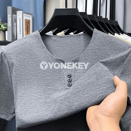 Erkekler üçin V boýunly, üç düwmeli tomusky gysga ýeňli köýnek
