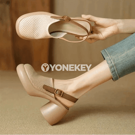 Zenanlar üçin tomusky platformaly köwüşler, açyk ýokary ökjeli