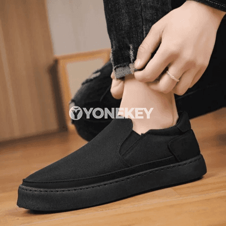 Erkekler üçin rahat kanwa köwüşleri, klassik gara slip-on