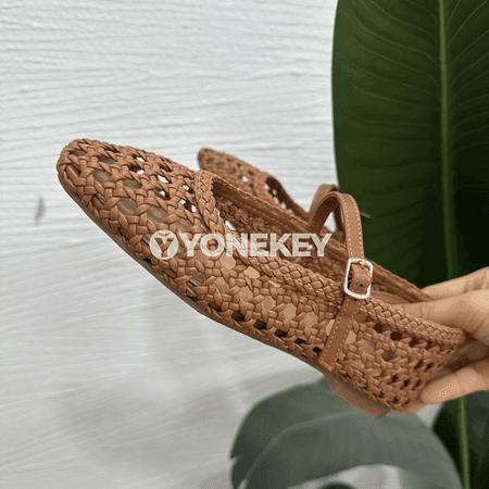 Zenanlar üçin goňur ýazky tekiz sandallar, kwadrat burunly