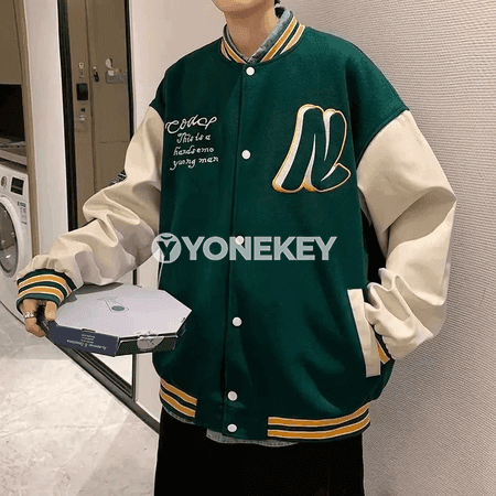 Erkekler üçin gündelik jaket — nagyşly, ýeňil, köptaraply