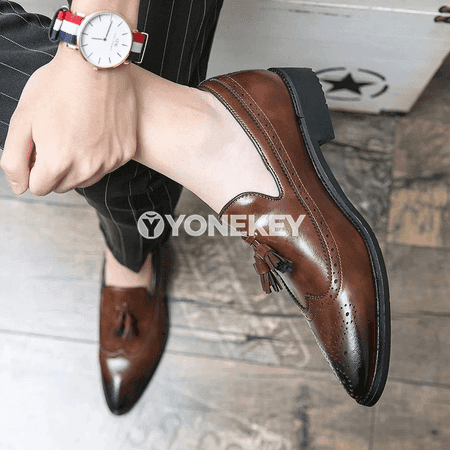 Erkekler üçin klassik deri loafers — ofis we baýramçylyk aýakgaplary