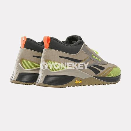 Oglanlar üçin niýetlenen örän owadan Reebok sport krasowka