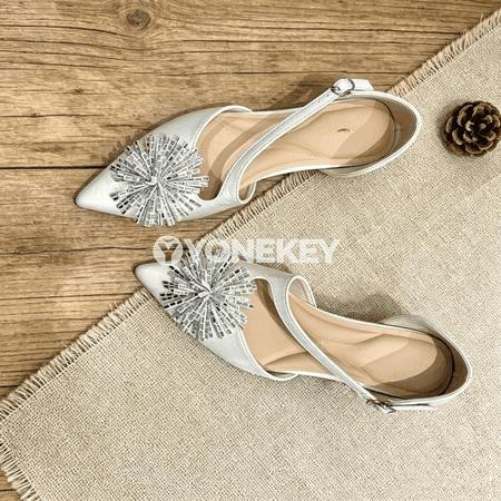 Aýal-gyzlar üçin dabanly rhinestone sandallar, inçe ujly, tekiz