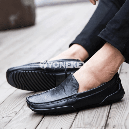 Erkekler üçin ýeňil gündelik loafers köwüşler, rahat we dem alýan model
