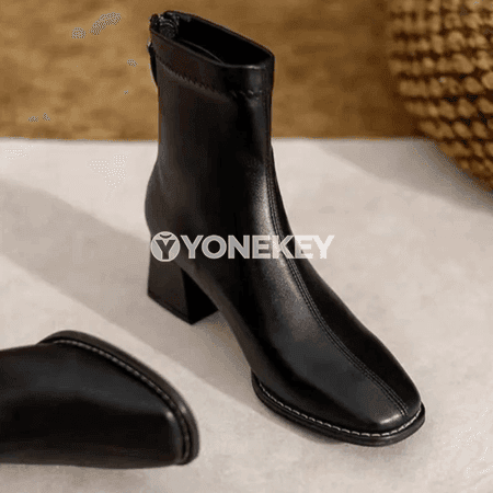 Aýal-gyzlar üçin kwadrat uçly, kare ökçeli täze moda botinkalar