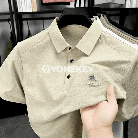 Erkekler üçin logo tikilen ýeňi gysga polo futbolka, gündelik rahat görnüş