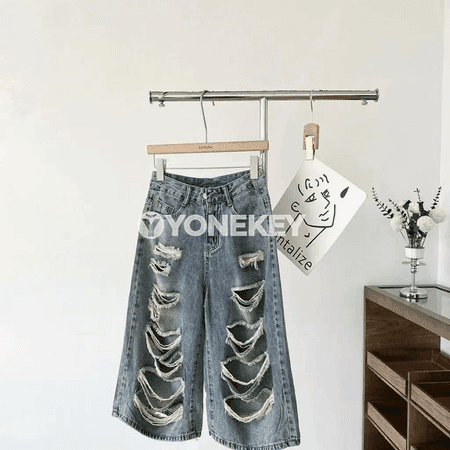 Zenanlar üçin giň kesimli denim şortik, retro stil