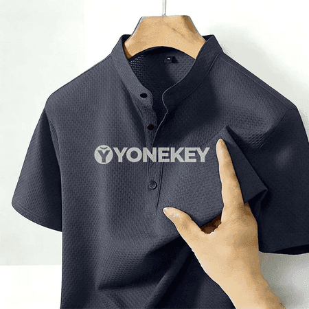 Erkekler üçin stand-collary gysga ýeňli rahat gündelik köýnek
