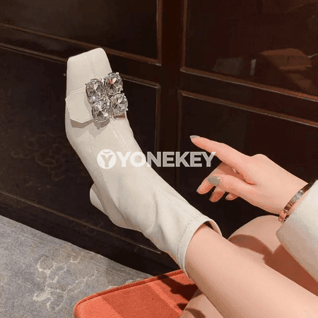 Zenanlar üçin rhinestone bezegli kwadrat ökçeli zipli gyş bootlar