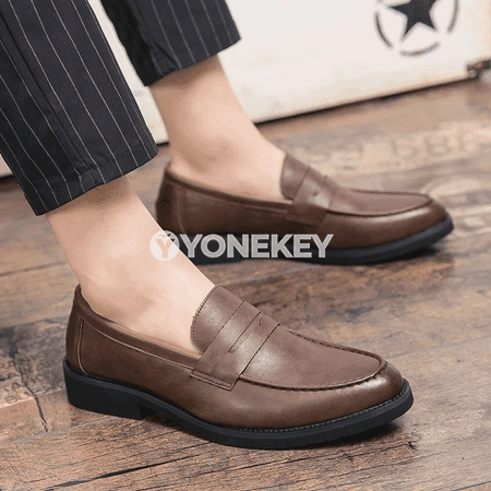 Erkekler üçin klassik ofis aýakgaplary, deri loafers