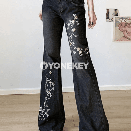 Zenanlar üçin ýokary belli giň balakly jinsiler, tikinli retro stil
