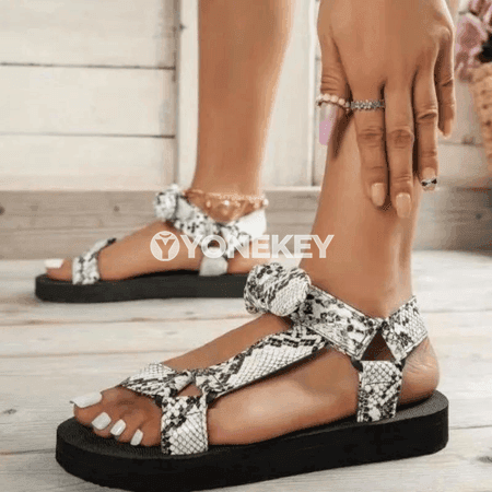 Zenanlar üçin leopar nagyşly döwrebap tomus sandal