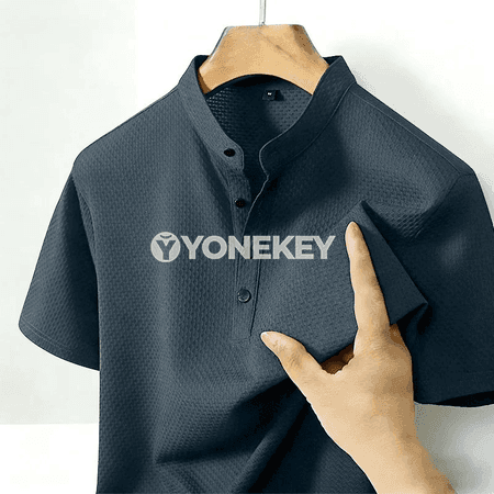 Erkekler üçin stand-collary gysga ýeňli rahat gündelik köýnek