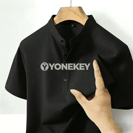 Erkekler üçin stand-collary gysga ýeňli rahat gündelik köýnek