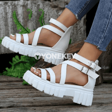 Zenanlar üçin platformaly Roman sandallar, tomusky rahat model